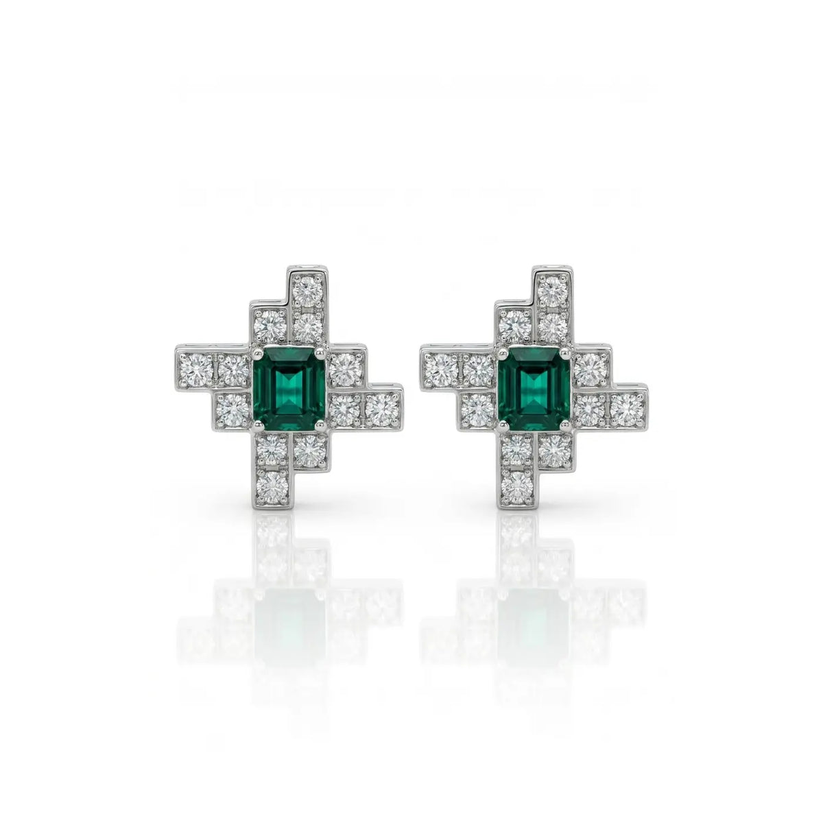 Aretes Esmeralda Caro Oro 18k- Diamantes.- Por encargo hecho a medida.