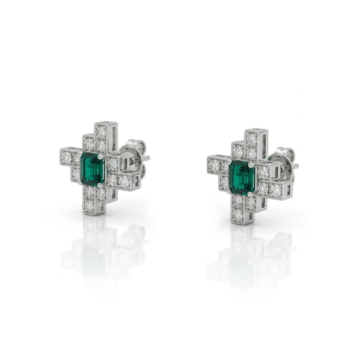 Aretes Esmeralda Caro Oro 18k- Diamantes.- Por encargo hecho a medida.